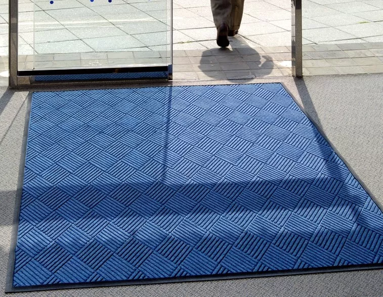 https://amarcoproducts.com/_img/1024x1024/_media/products/grand-entry-water-dam-entrance-mat/images/gallery/grand-entry-water-dam-diamond-mat-install-1.jpg?upscaling=0