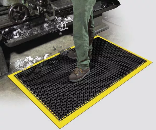 https://amarcoproducts.com/_img/1024x1024/_media/products/thru-tread-rubber-kitchen-mat/images/gallery/thru-tread-usage.jpg?upscaling=0